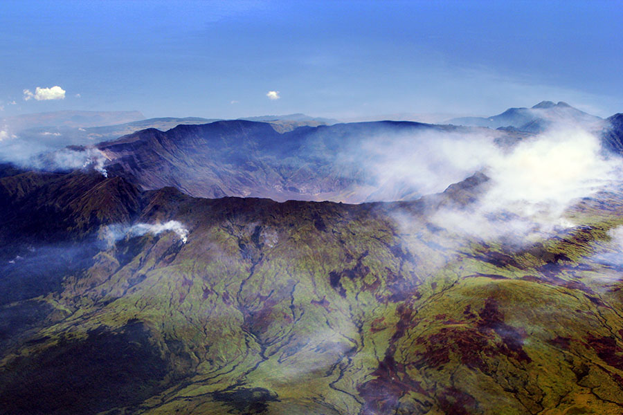 caldera mt tambora sumbawa indonesia