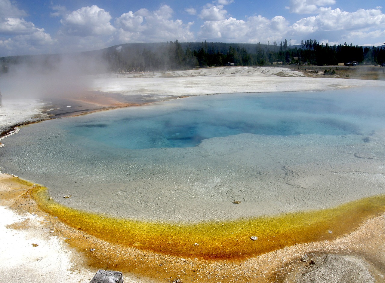 yellowstone national park 219437 1280